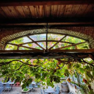 Oude raam aan het terras