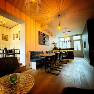 Gezellig wijn proeven in onze wijnbar